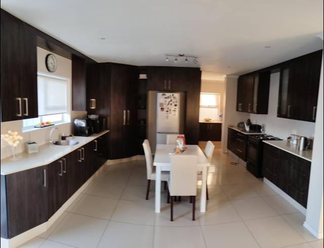 3 BEDROOM FREEHOLD FOR SALE IN WINDSOR PARK